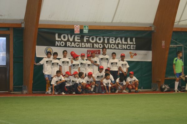 Meci de fotbal împotriva rasismului şi violenţei de pe stadioanele din România