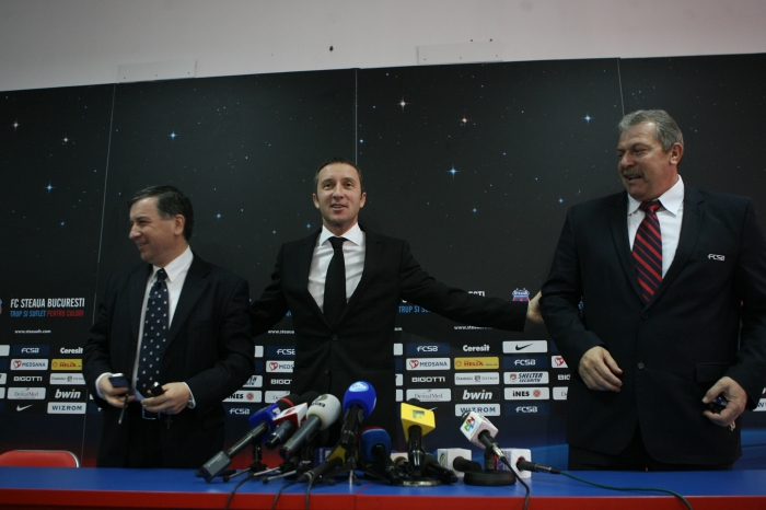 Mihai Stoica se bagă peste antrenorul Marius Lăcătuş