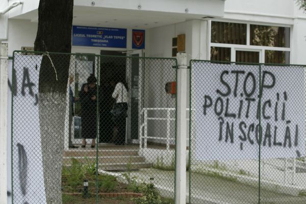 O şcoală din Gorj, închisă de profesorii lăsaţi fără salarii