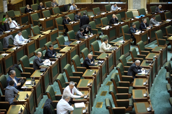 Populisme la Senat: cota unică 10%, alocaţia 150 de lei. Deputaţii dau verdictul