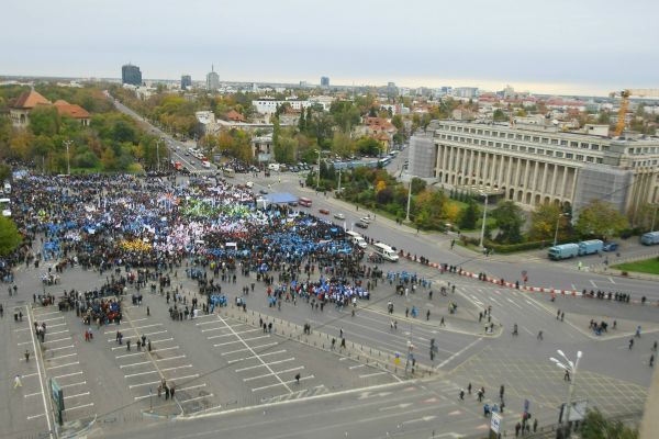 Protest al romilor faţă de propunerea de schimbare a denumirii oficiale în ţigani