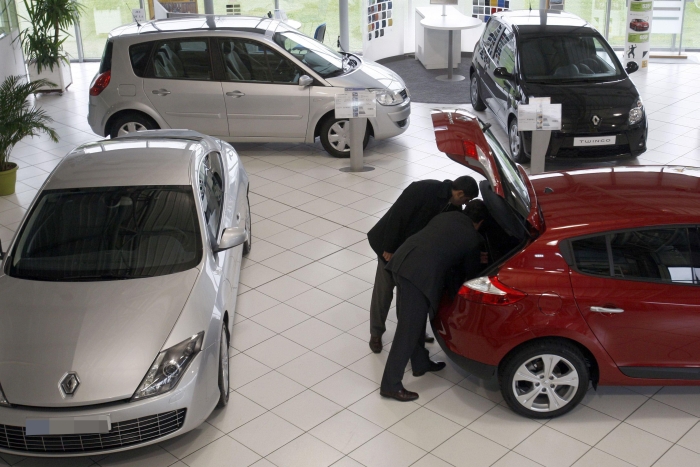 "Rabla": sancţiuni pentru dealerii care nu dau maşinile