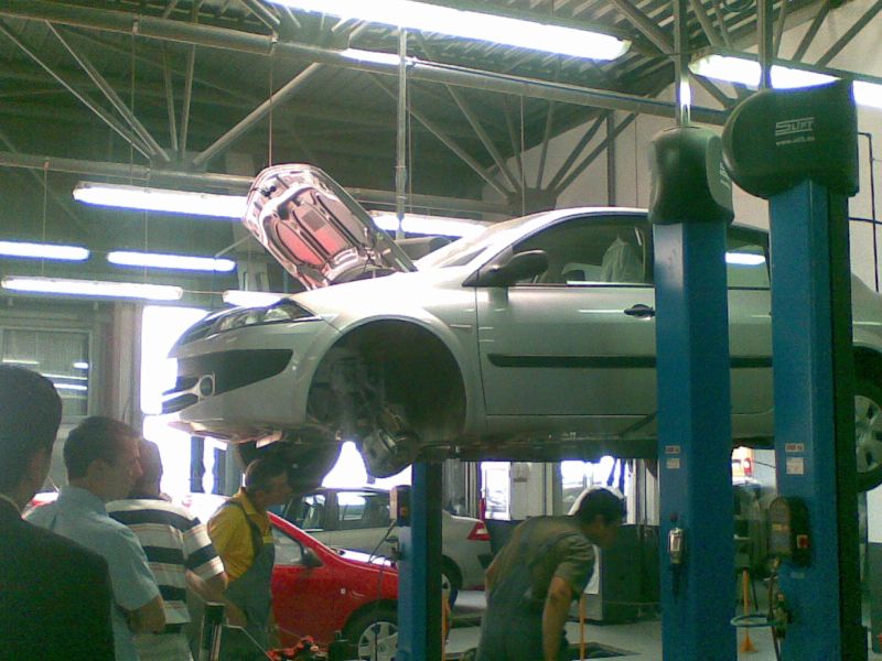 Românii cumpără piese auto de 1 miliard de euro pe an