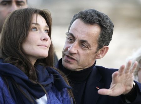 Sarkozy ascultă de soţie