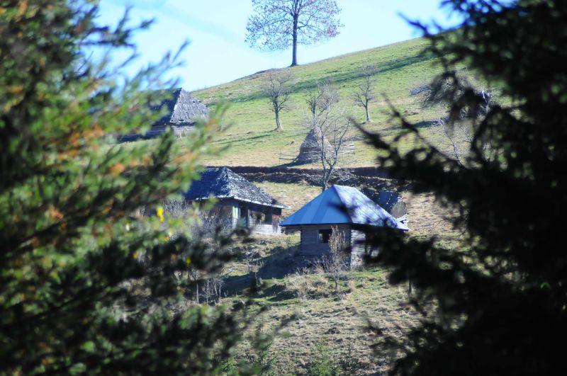 Satul locuit de trei călugăriţe