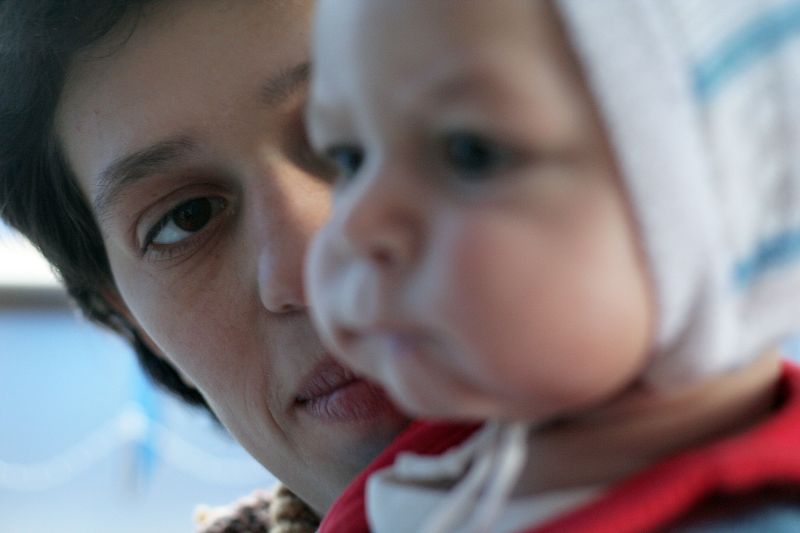 Sindicate: reducerea concediului de creştere a copilului, o greşeală