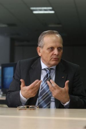 Stolojan: "Dacă va candida Falcă la şefia PDL, îl voi susţine"