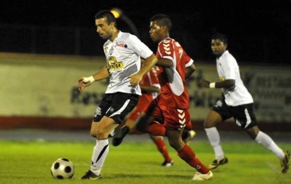 Un fotbalist român, răsplătit cu un post într-o primărie din Insulele Reunion