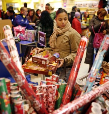 Bazar de cadouri, înainte de Moş Nicolae