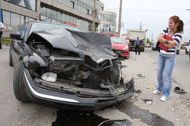Cum poţi să-ţi iei "ţeapă" cu poliţa CASCO, din neatenţie