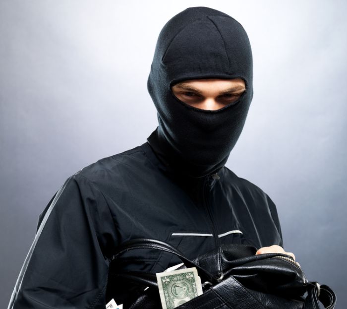 De Sărbători, hoţii migrează din Capitală spre vecinii avuţi