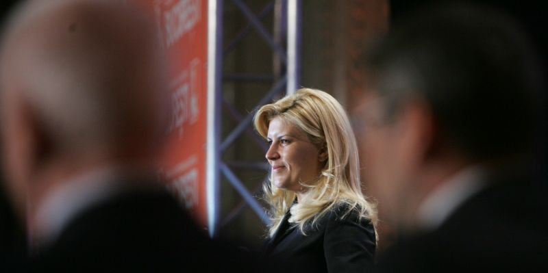 Elena Udrea, mai frumoasă la Sânnicolau Mare "decât la televizor"