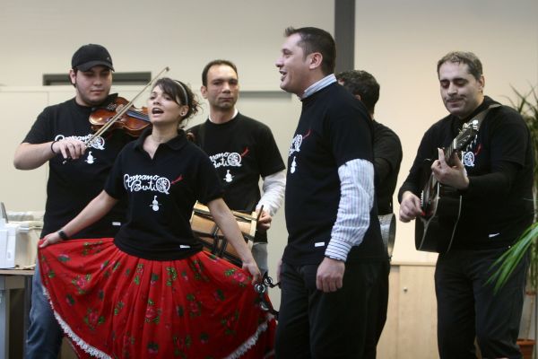 EVZ, colindat de trupa Romano-ButiQ