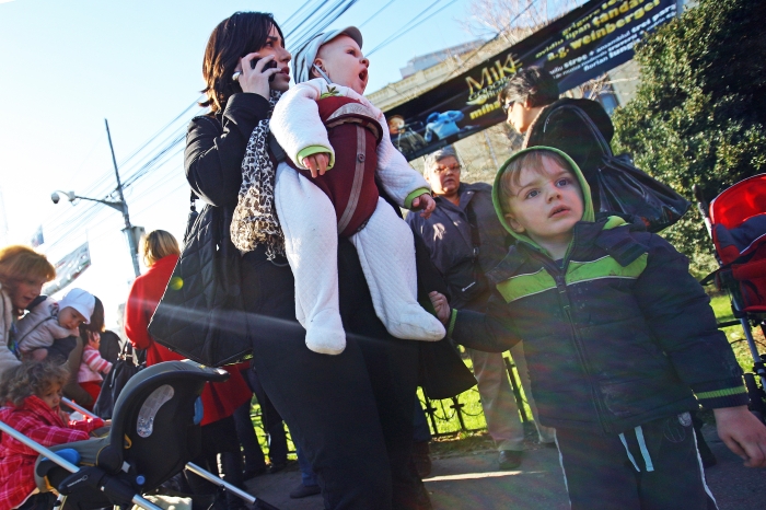 Mamele rămân cu concediul, guvernul cu banii