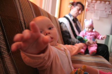 Mamele vor câştiga 2,5% în plus la indemnizaţie, în 2011