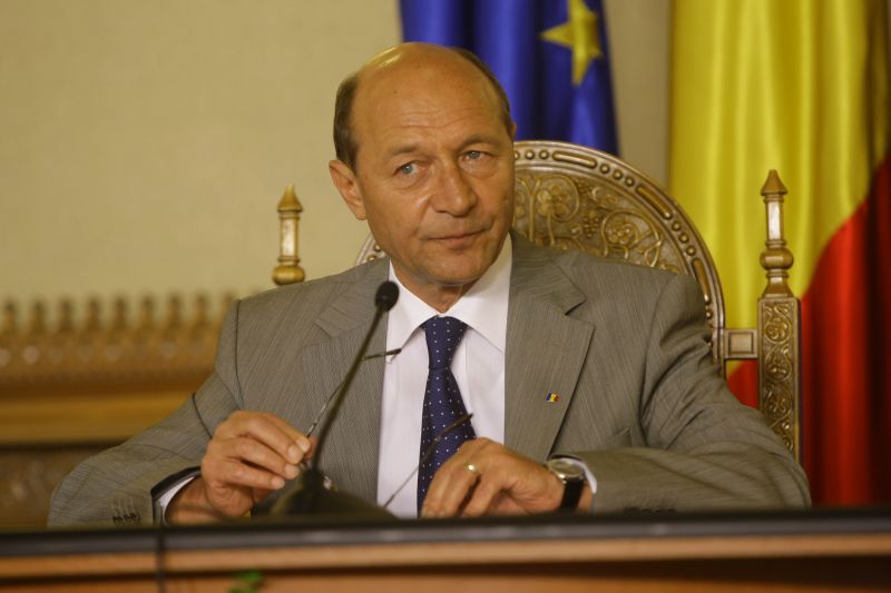 Premiul lui Traian Băsescu de la Gala "Zece pentru România", ridicat de o falsă verişoară | VIDEO