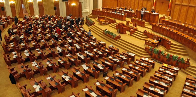 Puterea a pierdut prin neprezentare meciul săptămânal din parlament cu opoziţia