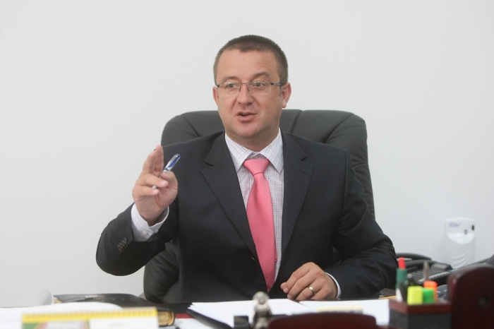 Reforma Fiscului: opt centre mari şi oameni daţi afară