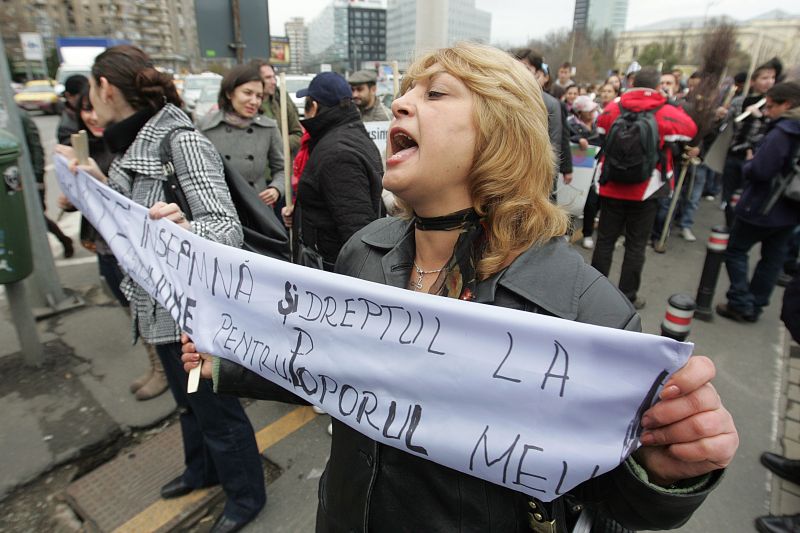 Romii care nu vor să fie "ţigani" cer mediere internaţională