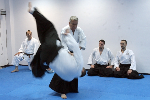 Aikido - Cum să lupţi în realitate ca Steven Seagal în filme