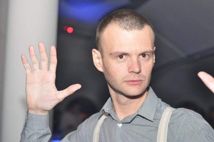 Bloggerul vecinilor psihopaţi iese la lumină