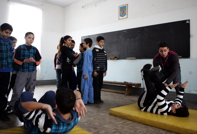 Copiii fac Sportul printre bănci