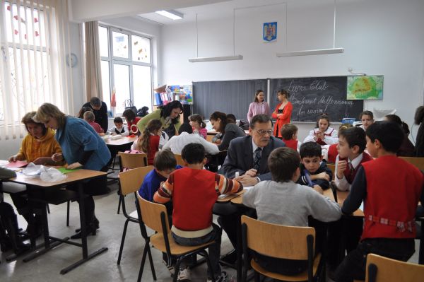 Elevii învaţă la şcoală de ce să nu consume droguri