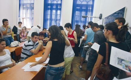 Împrumuturi direct din fonduri UE pentru studenţi