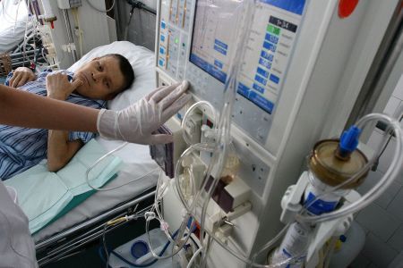Instruire în dializă pentru cadre medicale pe bani europeni