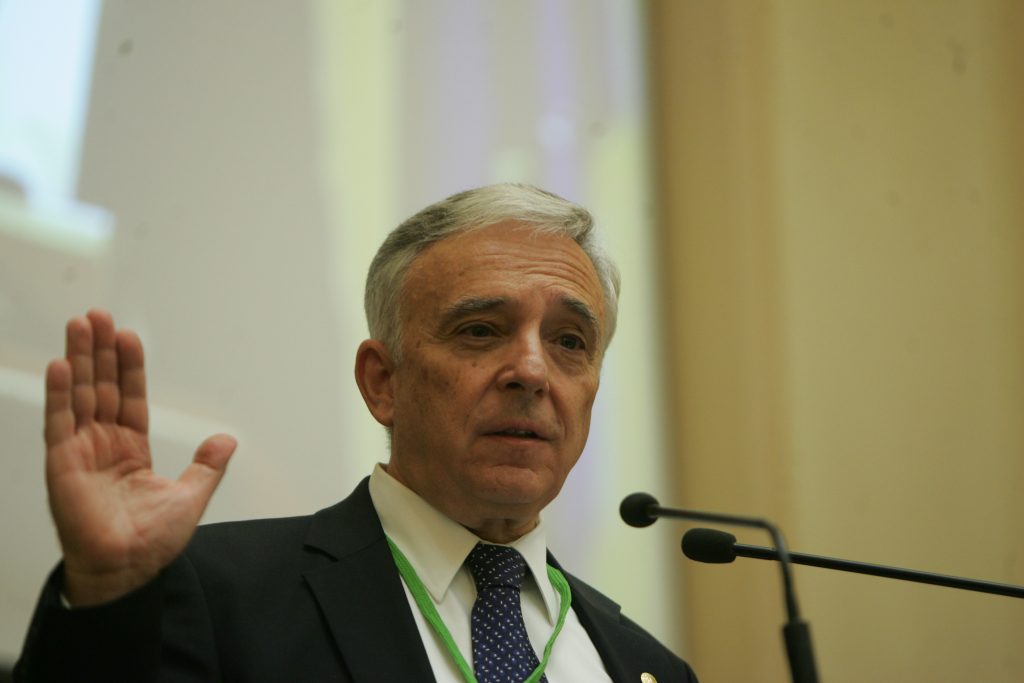 Isărescu: România riscă o secetă de bani