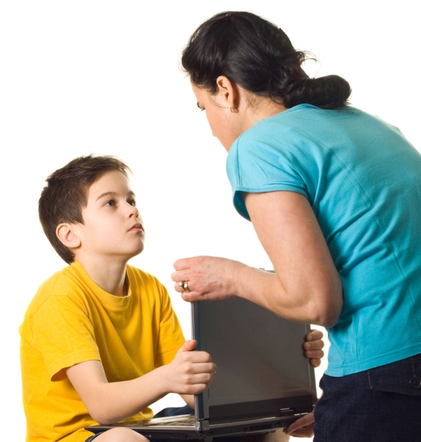 Nu-i interziceţi copilului accesul la computer fără să explicaţi de ce