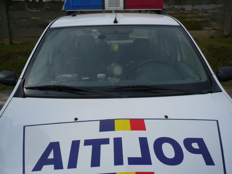 Poliţişti ajunşi în spital în urma unui accident rutier