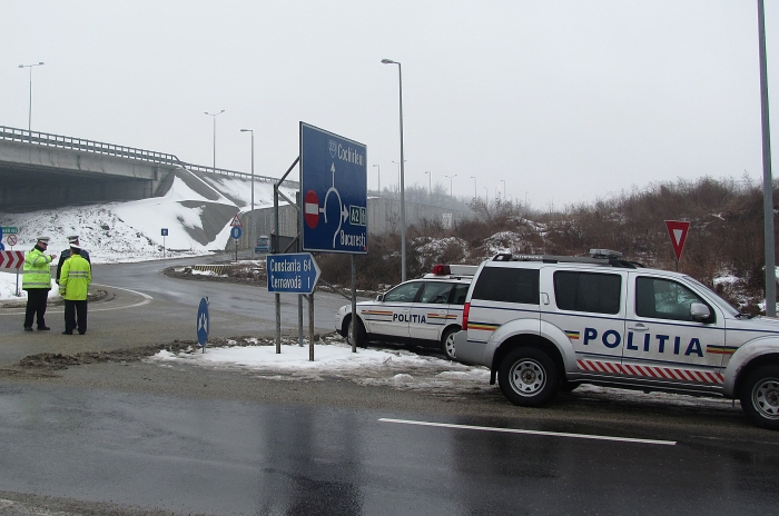 Poliţiştii primesc benzină cu raţia