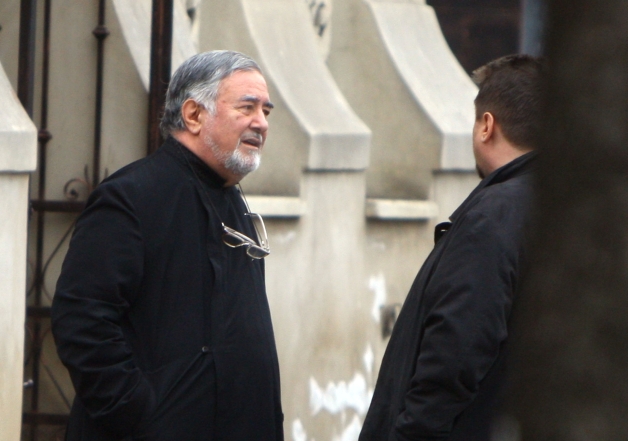 Popa Mehedinţu, dealer de vin la "crâşma" din Biserica Colţea | VIDEO