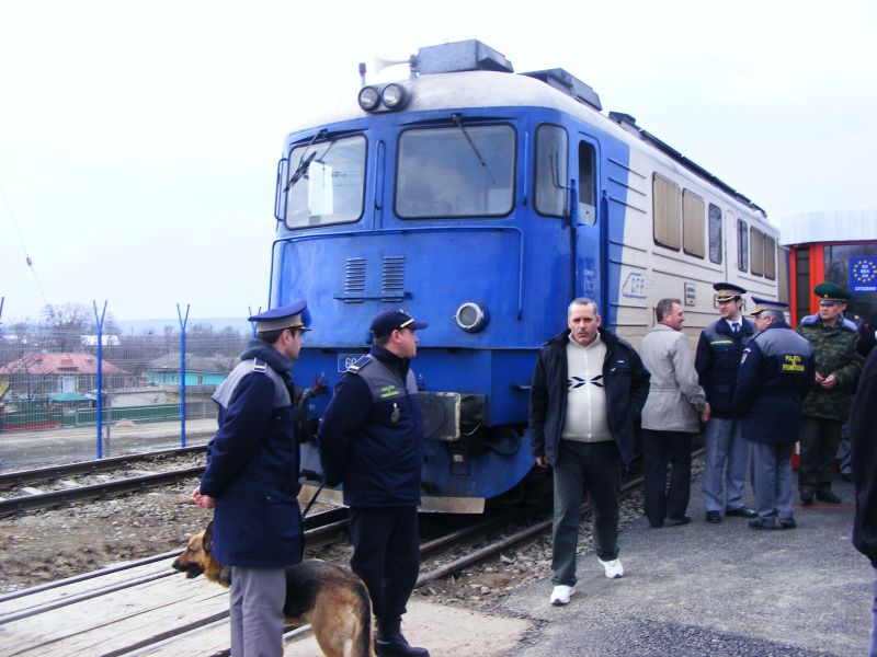 Razie la Iaşi: 28 de basarabeni prinşi cu ţigări de contrabandă