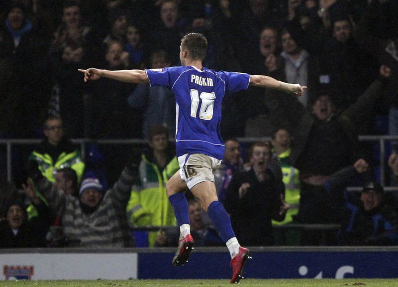 "Tunarii", învinşi de "tractorişti"