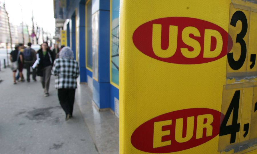 XTB: Se anunţă timpuri mai bune pentru leu