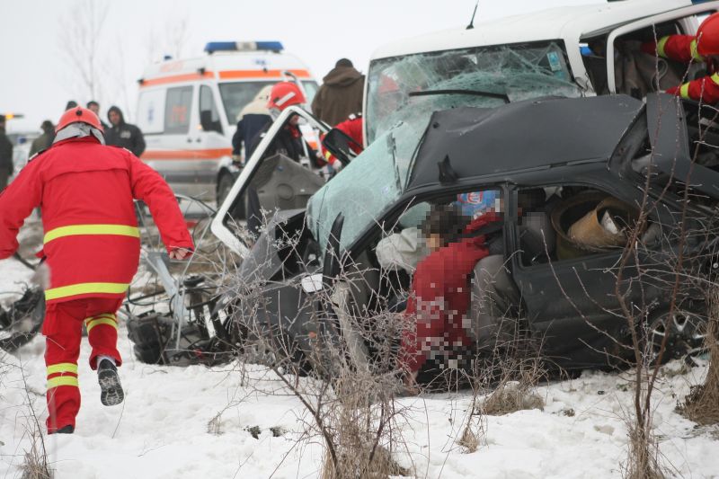 Accident cu doi morţi şi doi răniţi