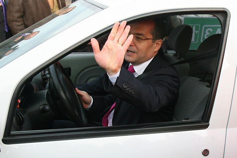 Avocatul stagiar Emil Boc devine avocat definitiv fără examen