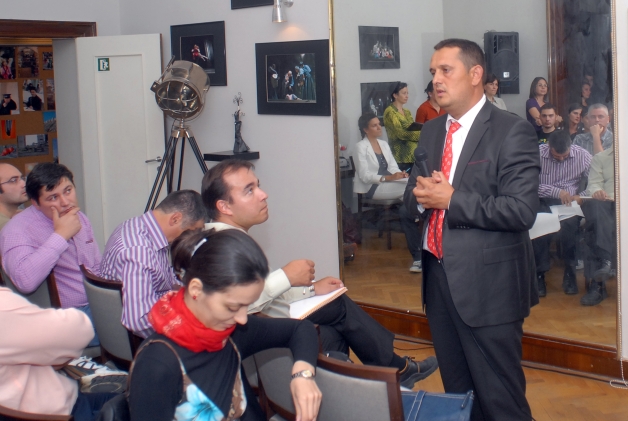 Bancherii vor negocieri directe cu clienţii în războiul creditelor