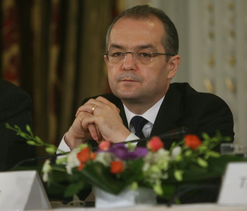 Boc: „Nu susţin privatizarea CEC”