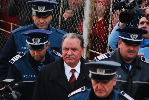Constantin Nicolescu, preşedintele CJ Argeş, va fi cercetat în libertate