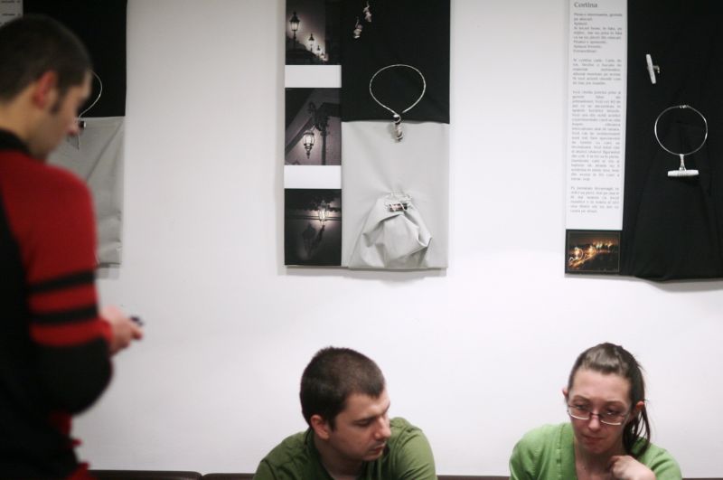 Expoziţie de bijuterii cu răvaşe