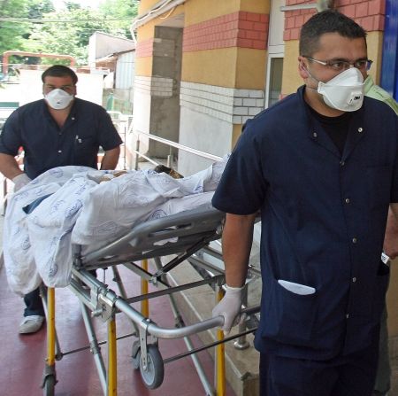 Ieşeancă ajunsă în stare gravă la spital, cu suspiciune de gripă porcină