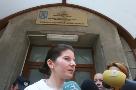 Justiţia merge, parlamentul frânează