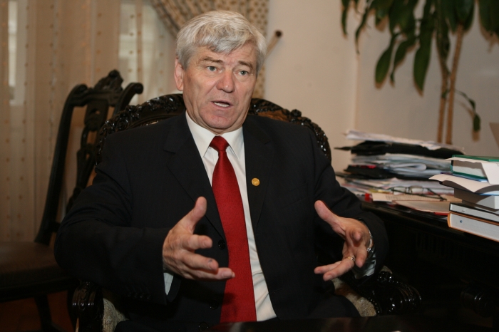 Ministrul Agriculturii susţine că mănâncă alimente care conţin organisme modificate genetic