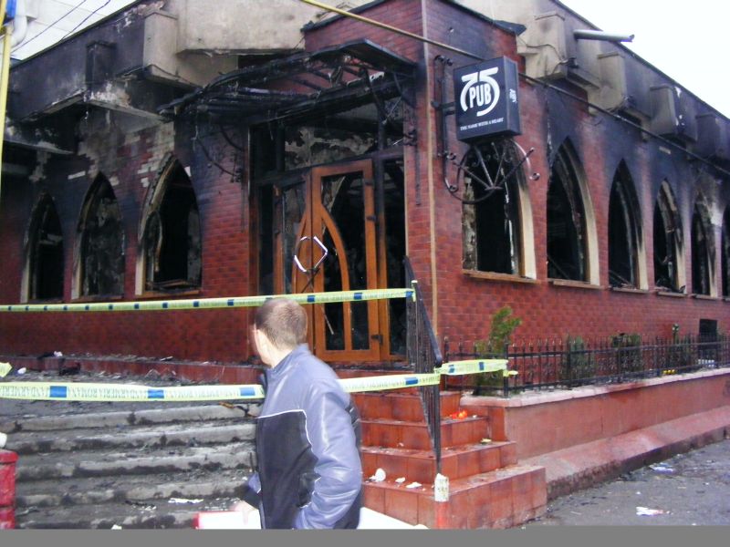 Patronul barului din Iaşi distrus în incendiu, amendat cu 59.000 de lei