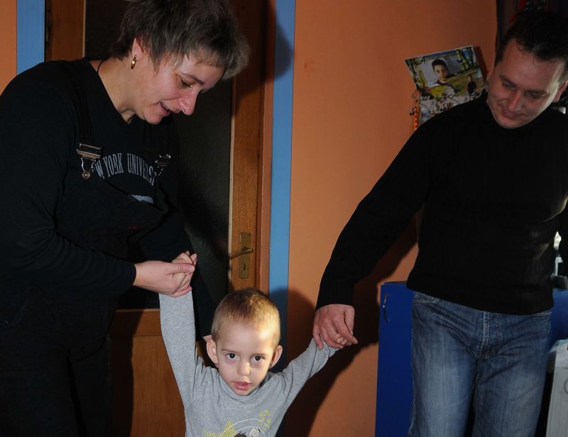 Rareş, copilul de plastilină, are nevoie de ajutor