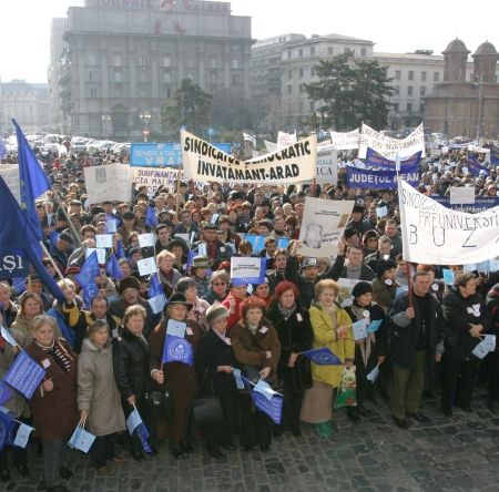 Sindicatele decid luni calendarul acţiunilor de protest