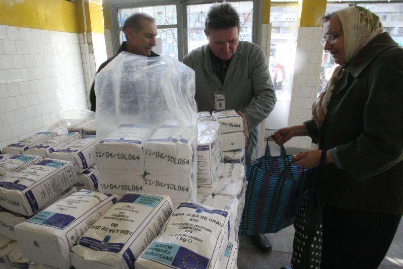 Timişorenii nu se înghesuie la alimentele de la UE